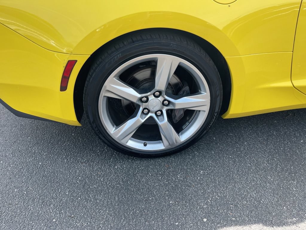 Used 2018 Chevrolet Camaro SS RWD image 13