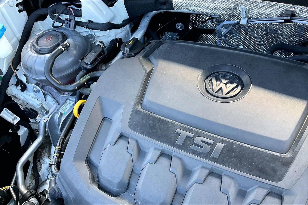 Used 2024 Volkswagen Tiguan SE R-Line image 32