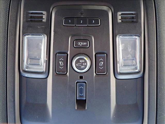 Used 2023 Chevrolet Suburban Premier image 25