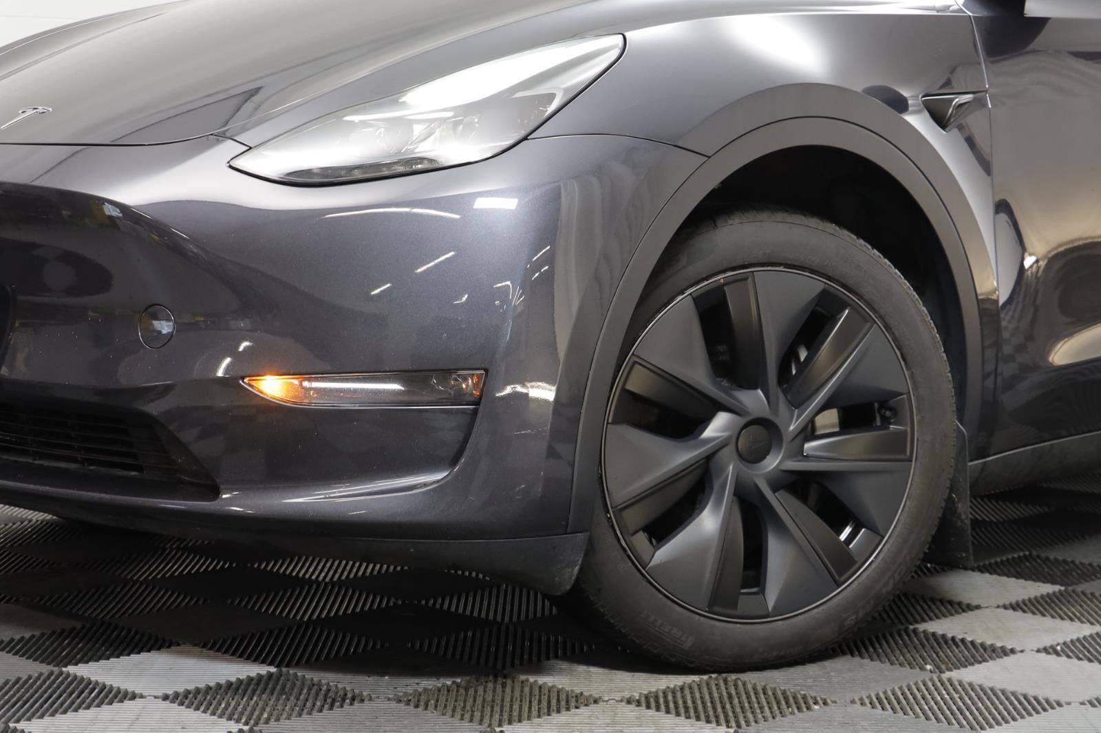 Used 2024 Tesla Model Y Long Range image 3