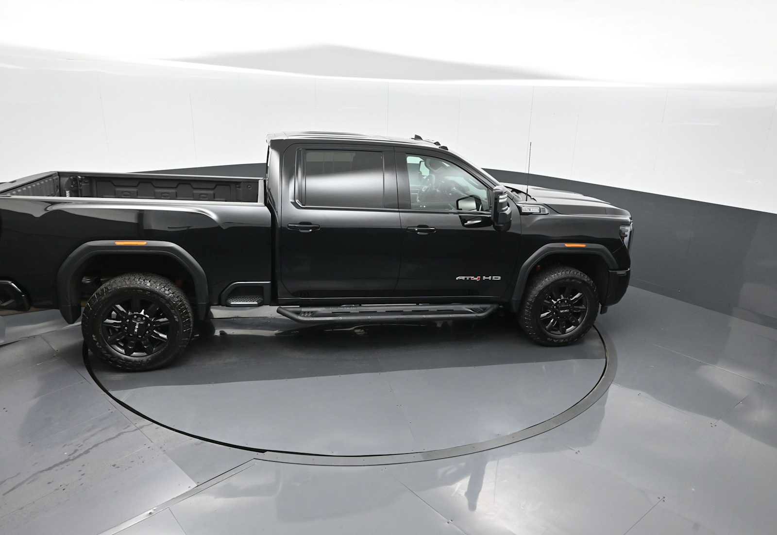 Used 2024 GMC Sierra 2500 AT4 w/ AT4 Preferred Package AWD/4WD image 28