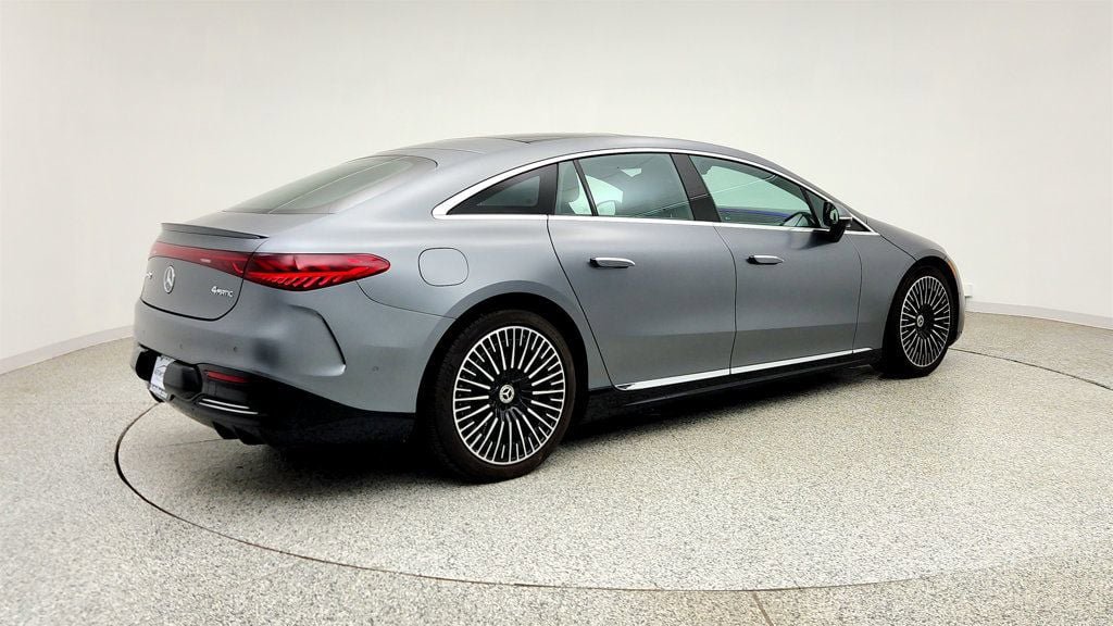 Used 2022 Mercedes-Benz EQS 580 4MATIC Sedan w/ Exclusive Trim Package image 5