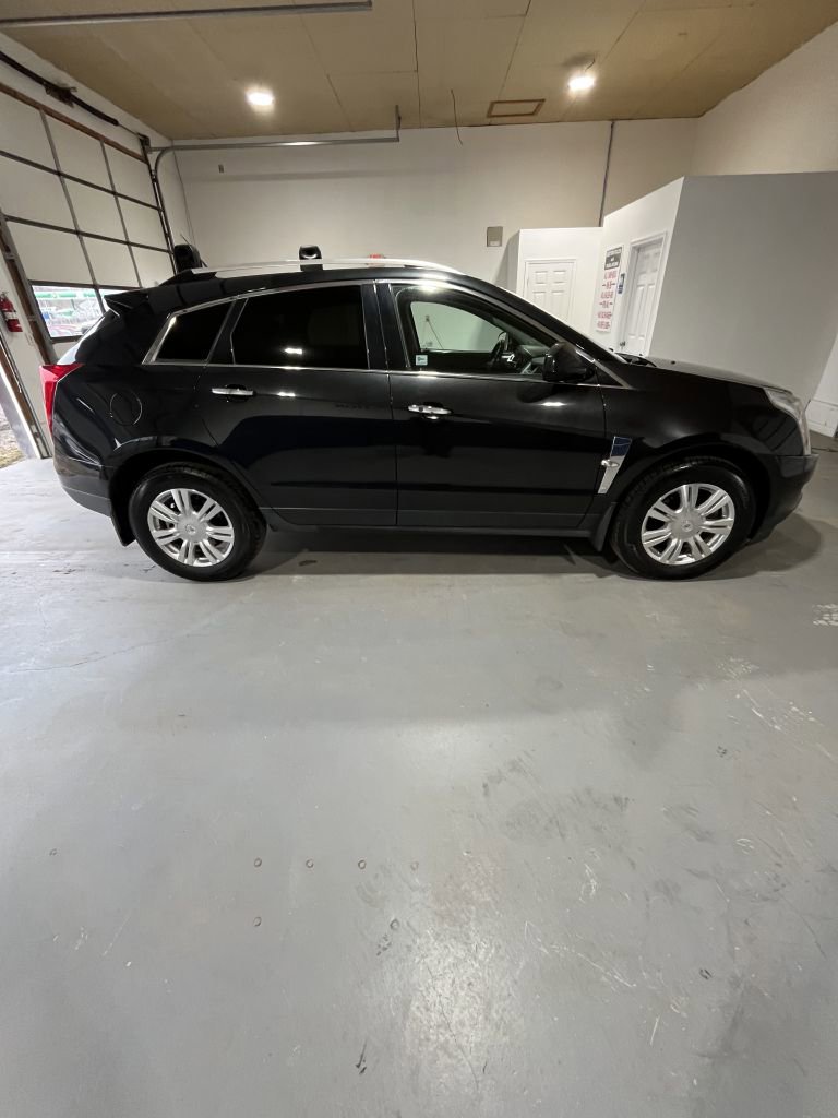Used 2011 Cadillac SRX Luxury image 2
