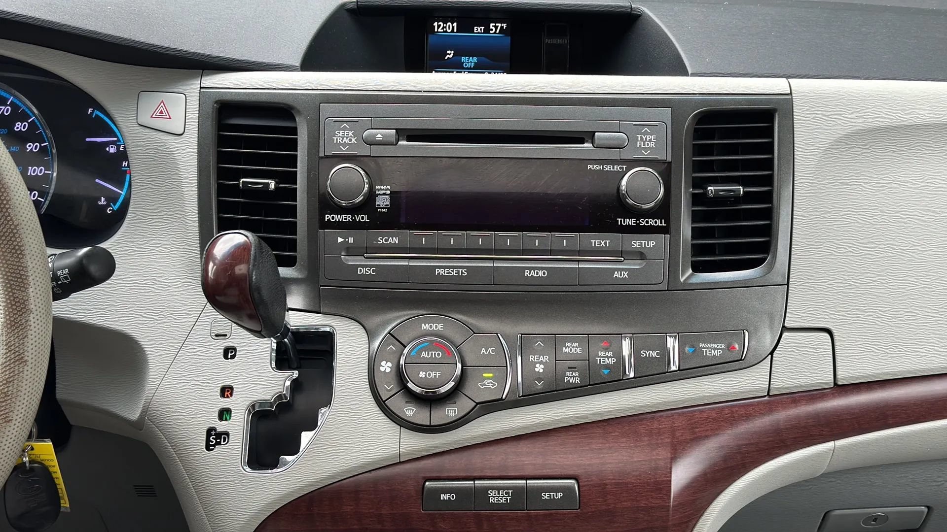 Used 2013 Toyota Sienna XLE FWD image 31