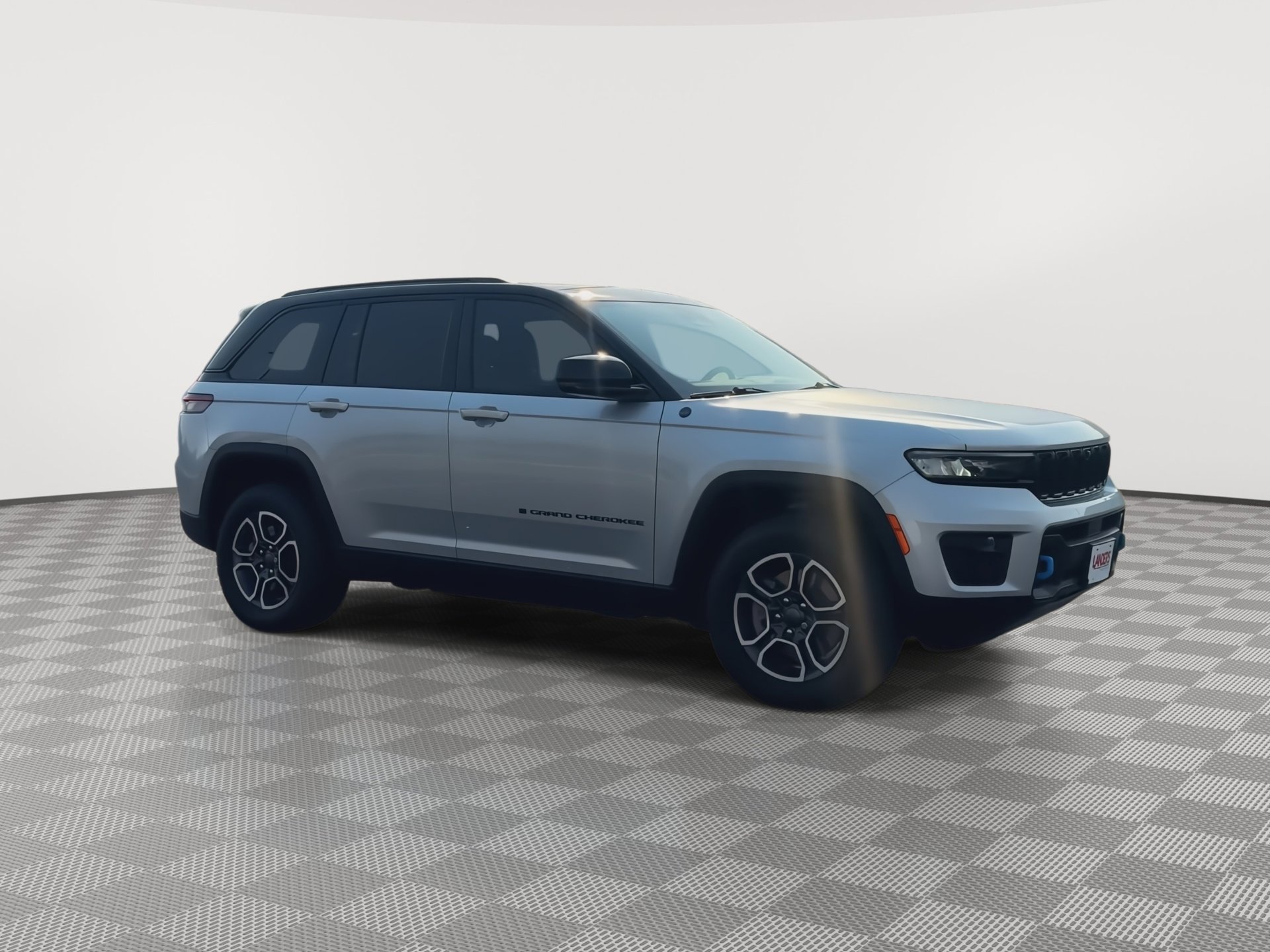 Used 2022 Jeep Grand Cherokee Trailhawk w/ Luxury Tech Group III image 2