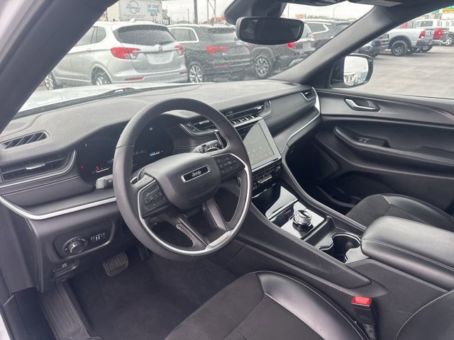 Used 2024 Jeep Grand Cherokee L Laredo image 11