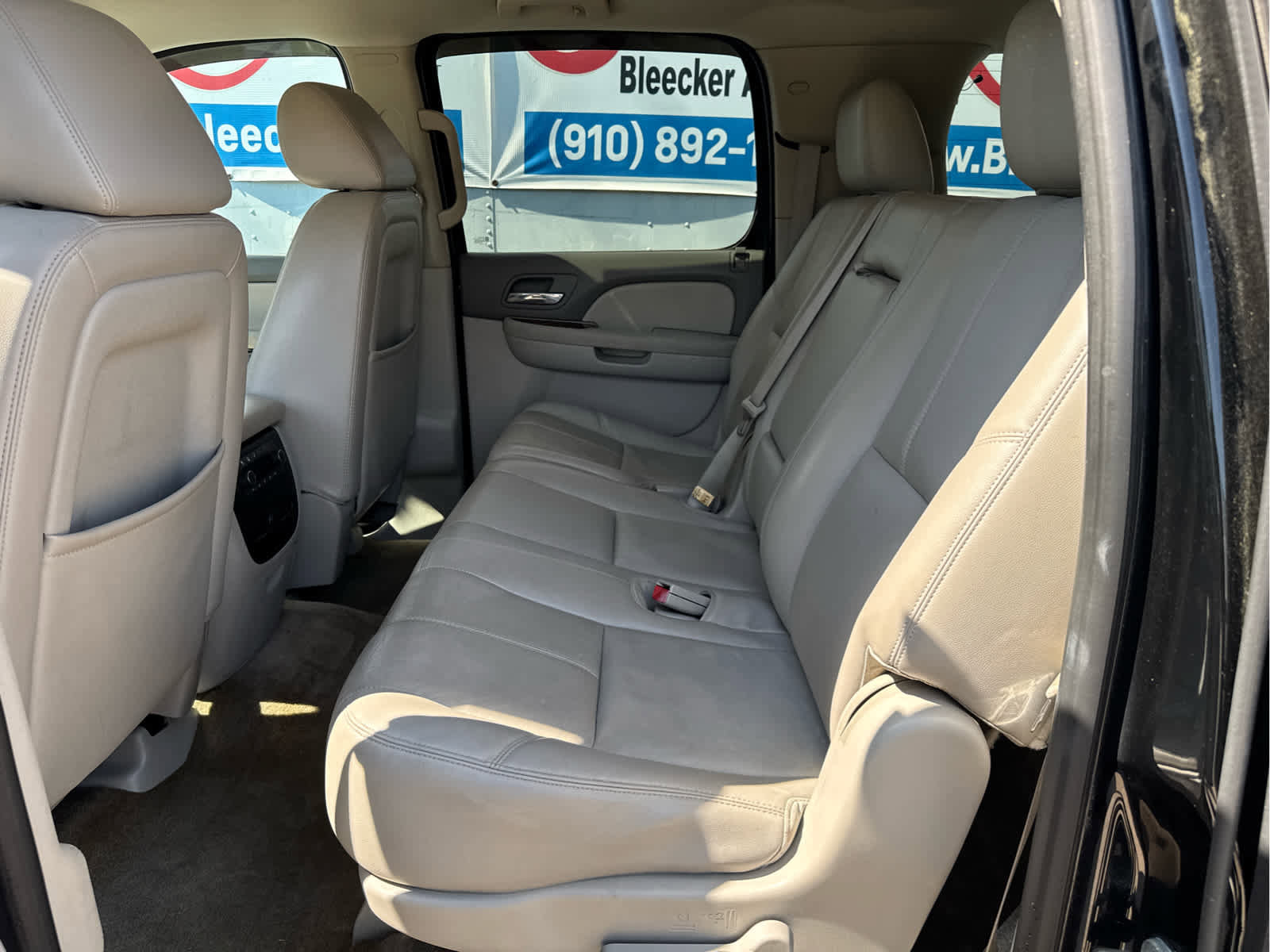 Used 2014 Chevrolet Suburban LT image 29