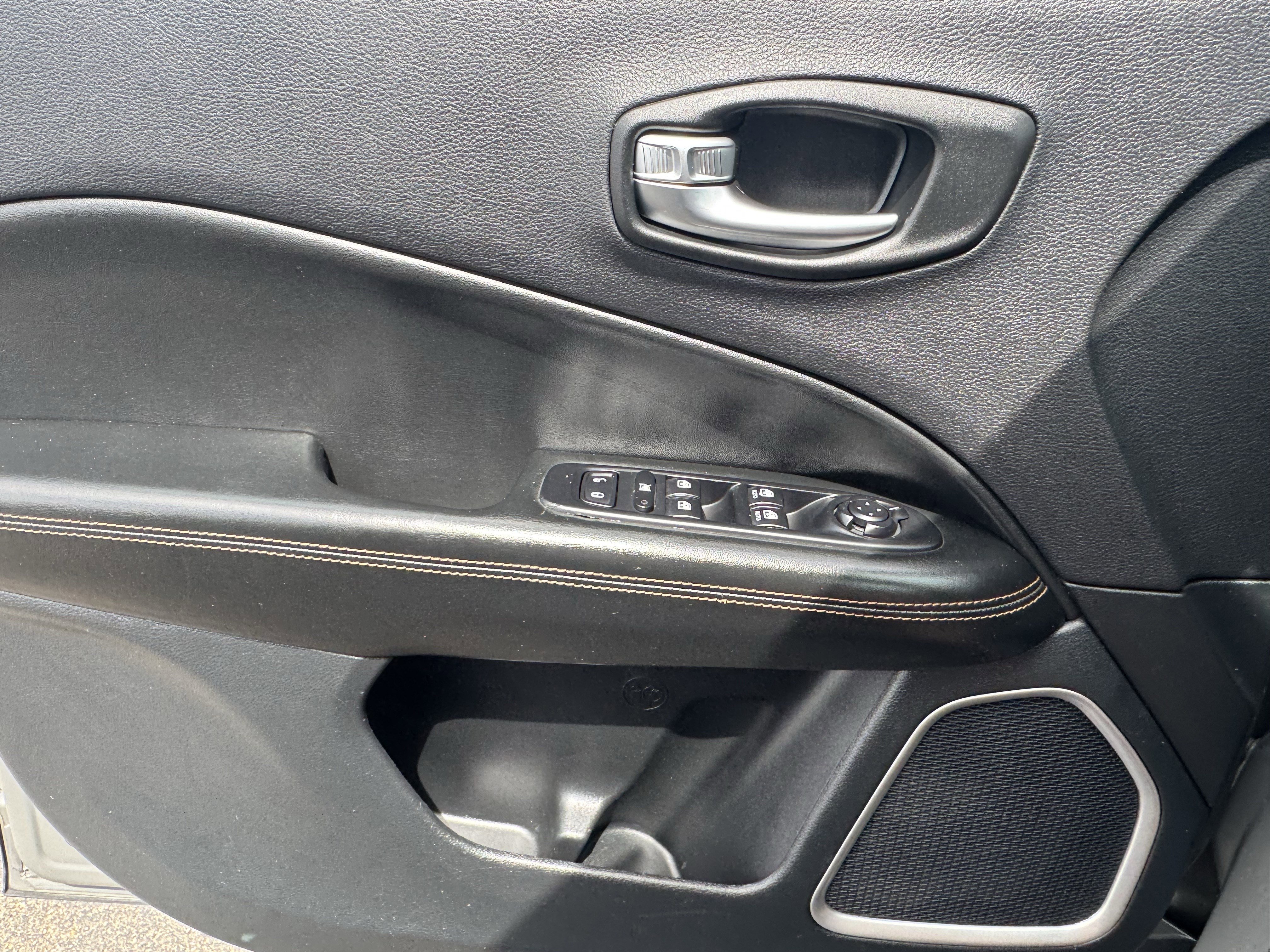 Used 2020 Jeep Compass Limited image 13