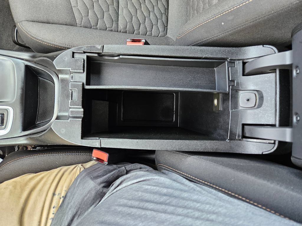 Used 2020 Chevrolet Equinox LT FWD image 17