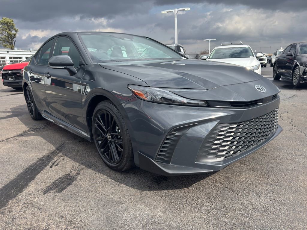 Used 2025 Toyota Camry SE image 7
