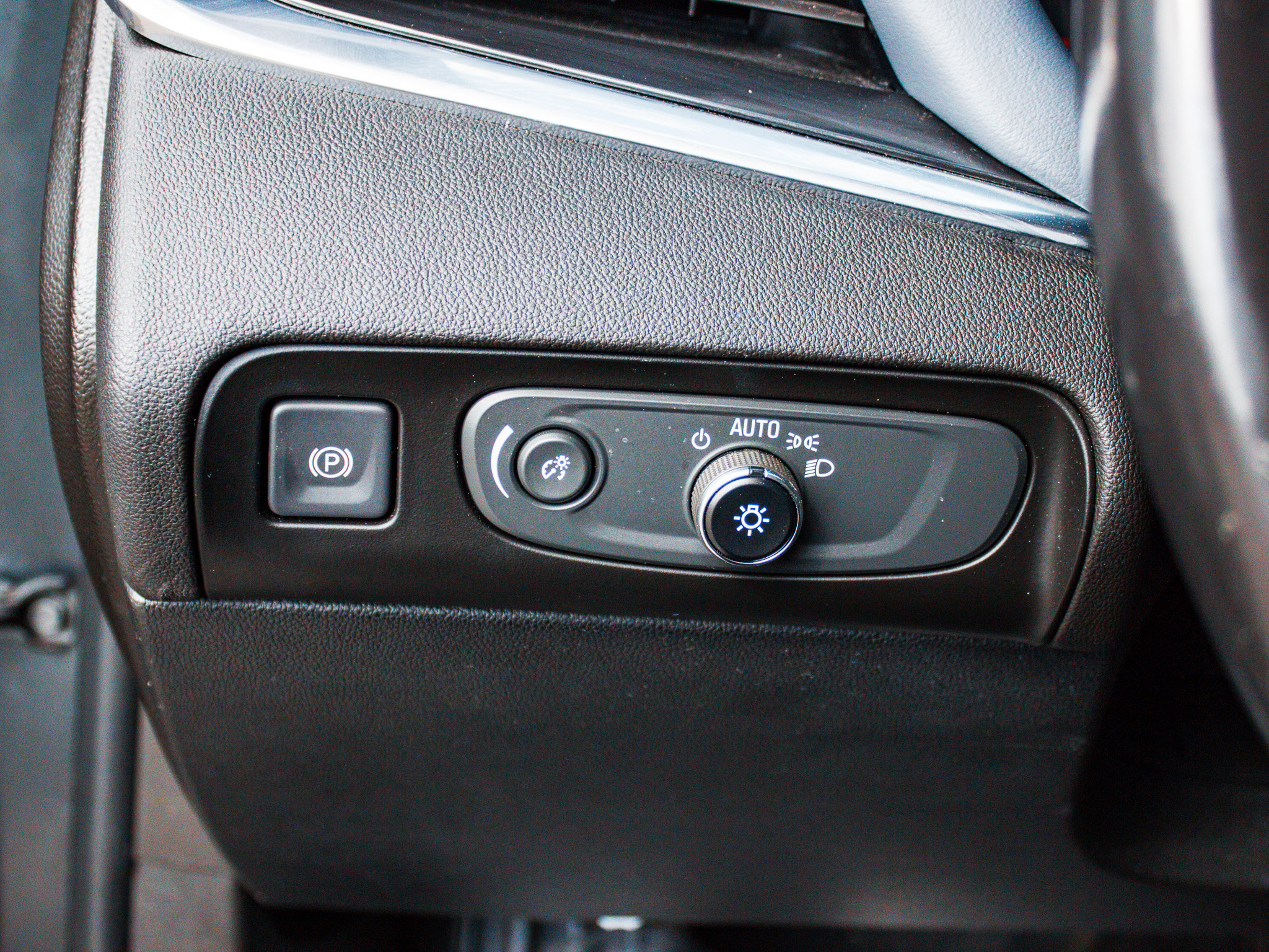 Used 2020 Buick Enclave Essence w/ Sound and Sites Package FWD image 12
