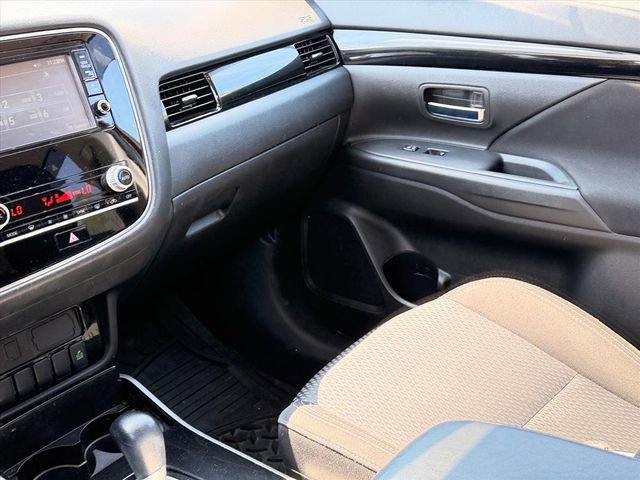 Used 2020 Mitsubishi Outlander AWD image 20
