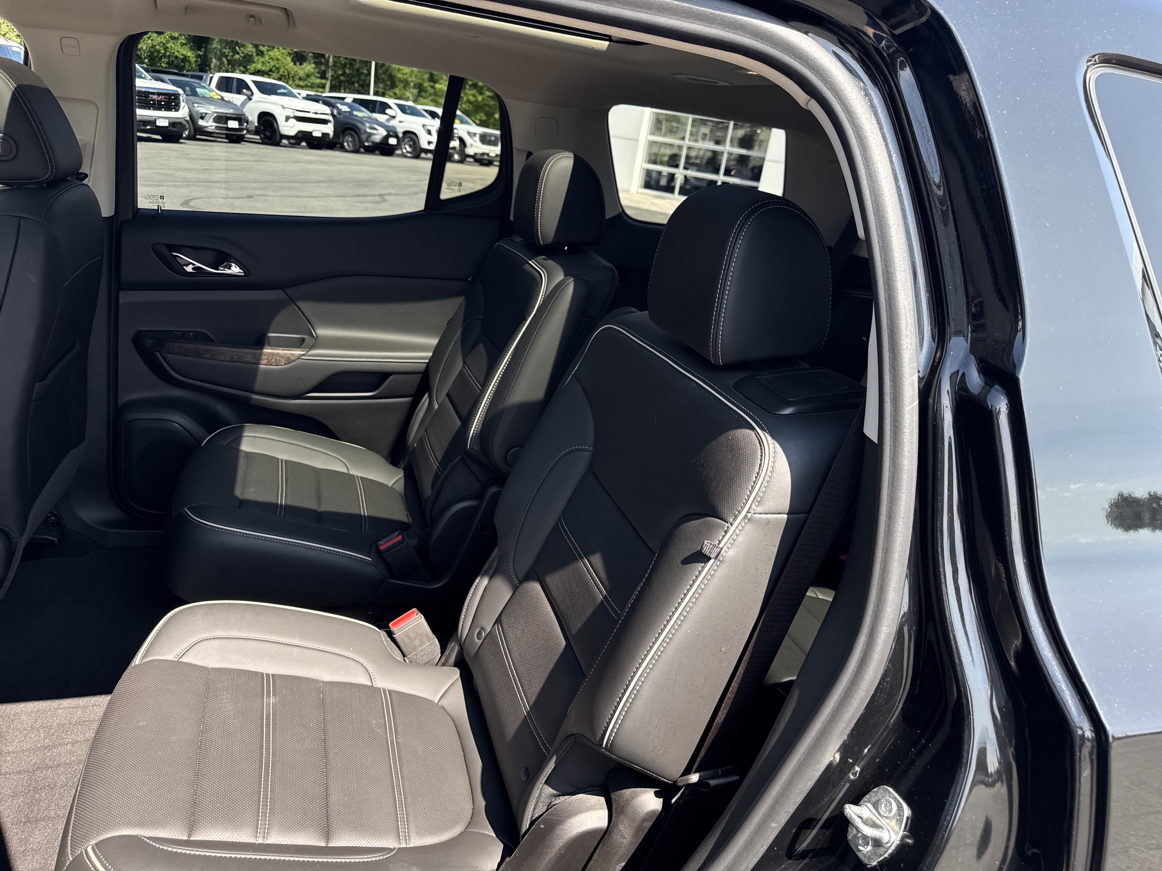 Certified 2022 GMC Acadia Denali w/ Denali Ultimate Package AWD/4WD image 16
