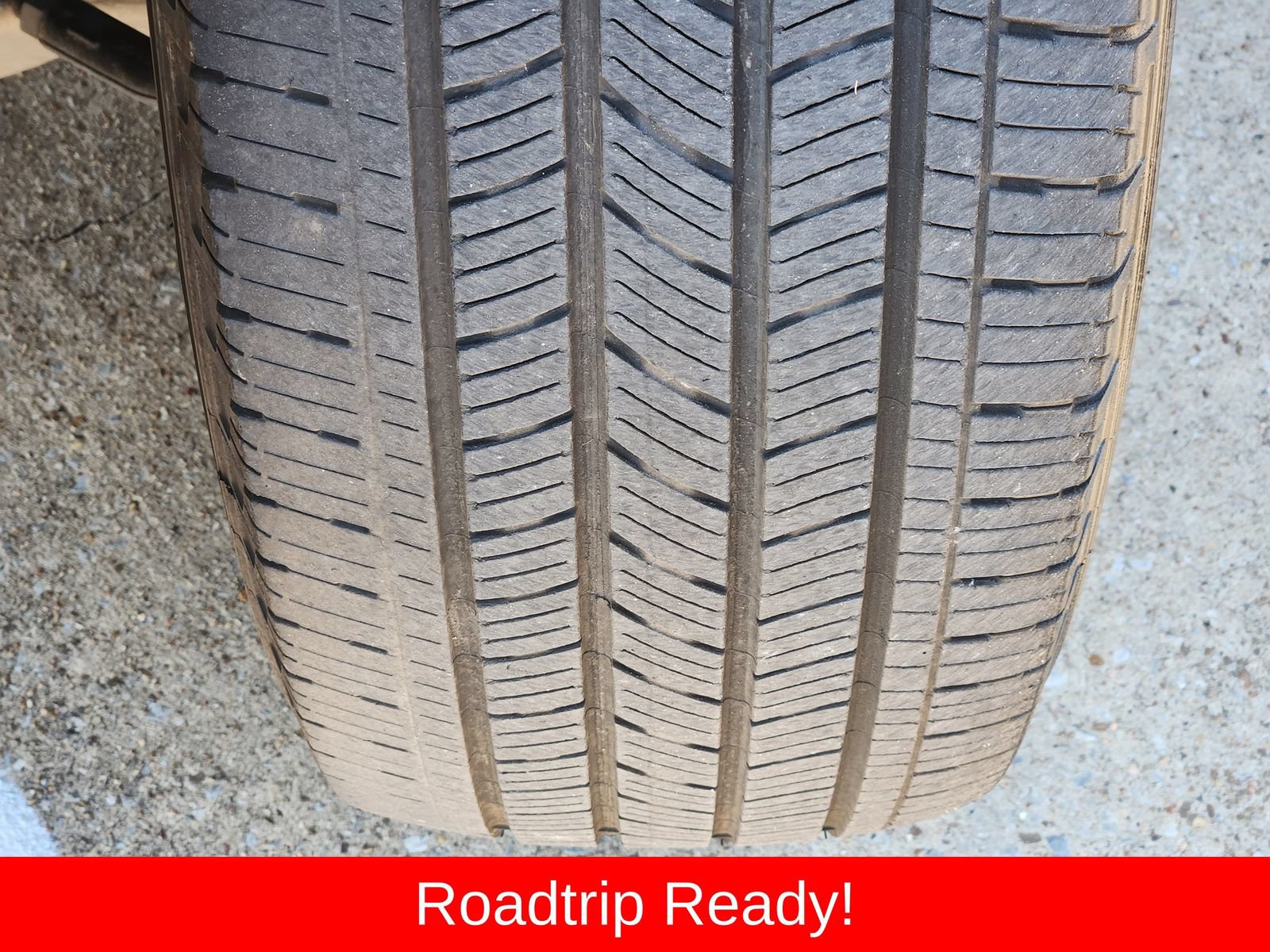 Used 2024 Ford Explorer XLT w/ Equipment Group 202A AWD/4WD image 22