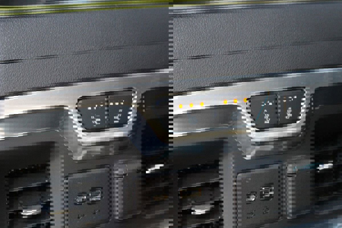 Used 2021 GMC Sierra 1500 AT4 w/ AT4 Preferred Package image 17