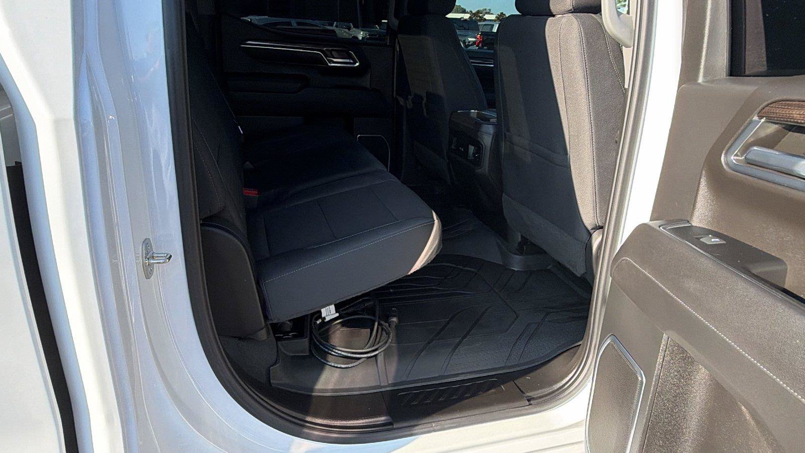Used 2023 Chevrolet Silverado 1500 LT AWD/4WD image 18