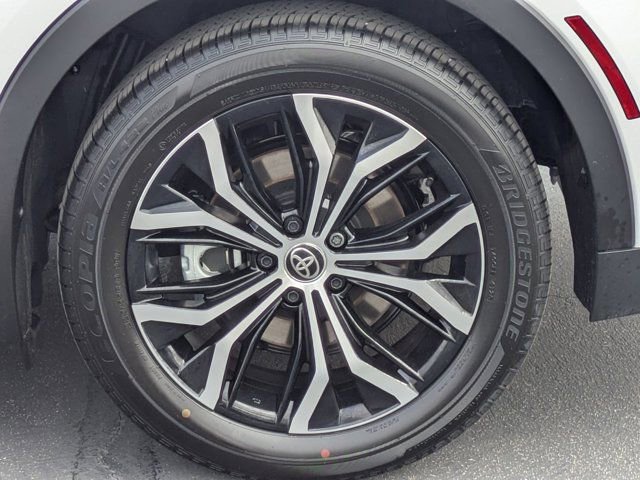 Used 2026 Toyota Crown XLE image 13