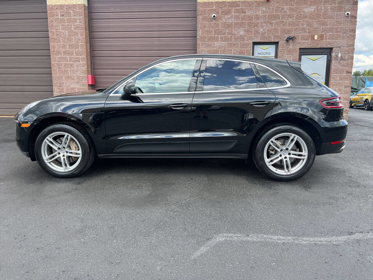Used 2017 Porsche Macan S image 18