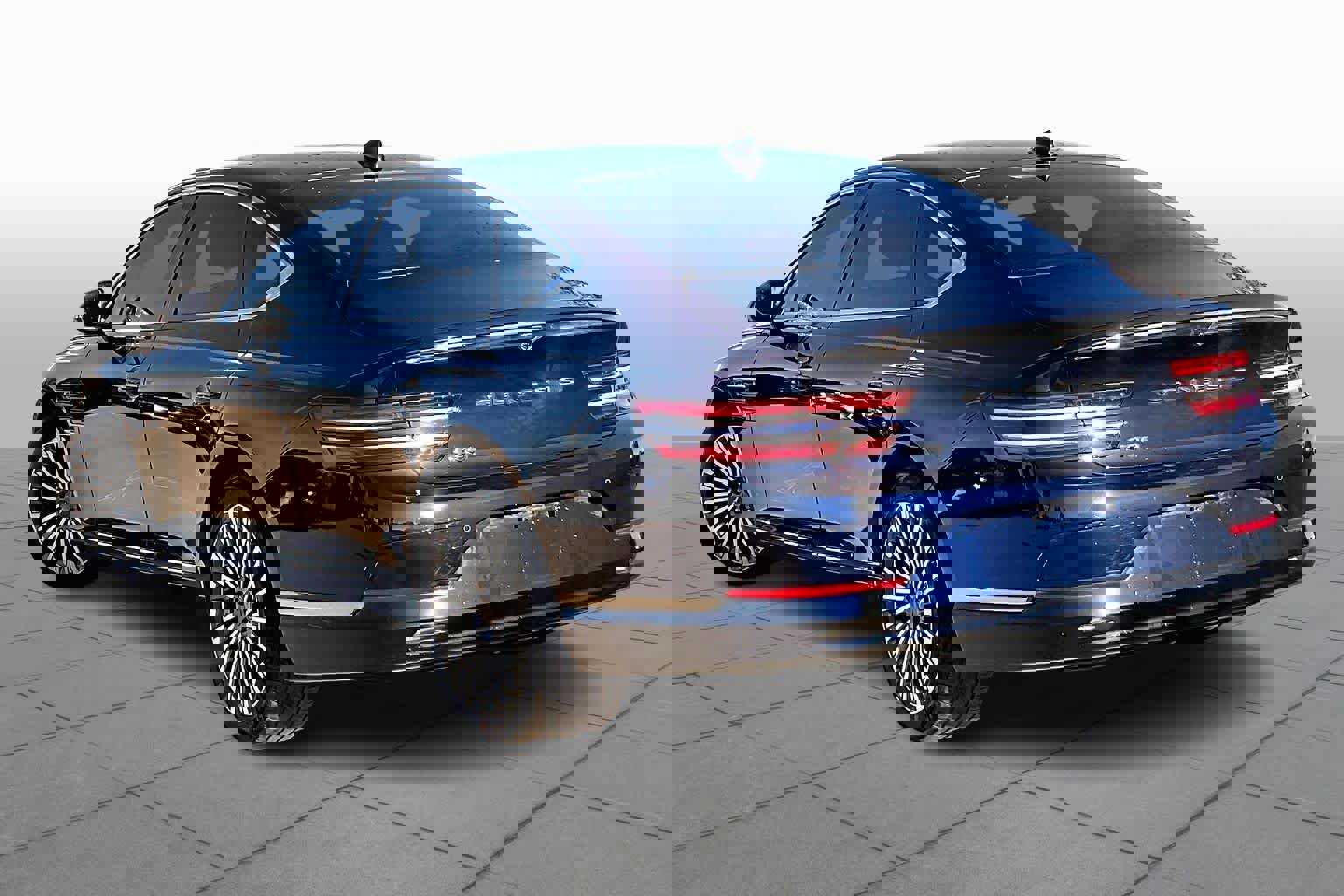 Used 2024 Genesis G80 image 9