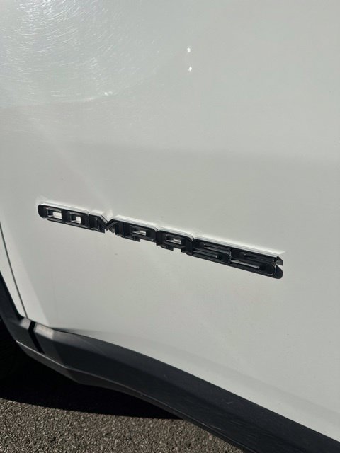 Used 2025 Jeep Compass Latitude w/ Sun & Sound Group AWD/4WD image 6