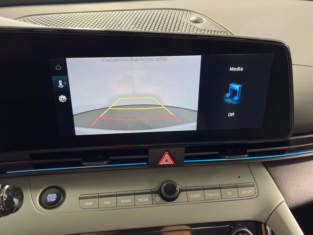 New 2025 Hyundai Elantra Limited image 27