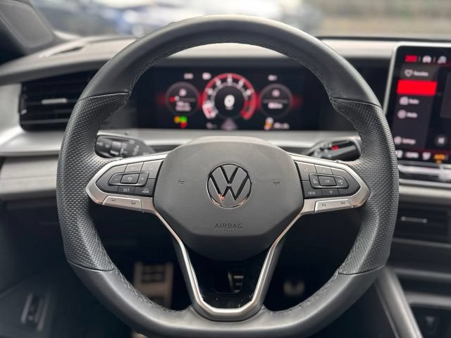Used 2025 Volkswagen Tiguan SE R-Line AWD/4WD image 17