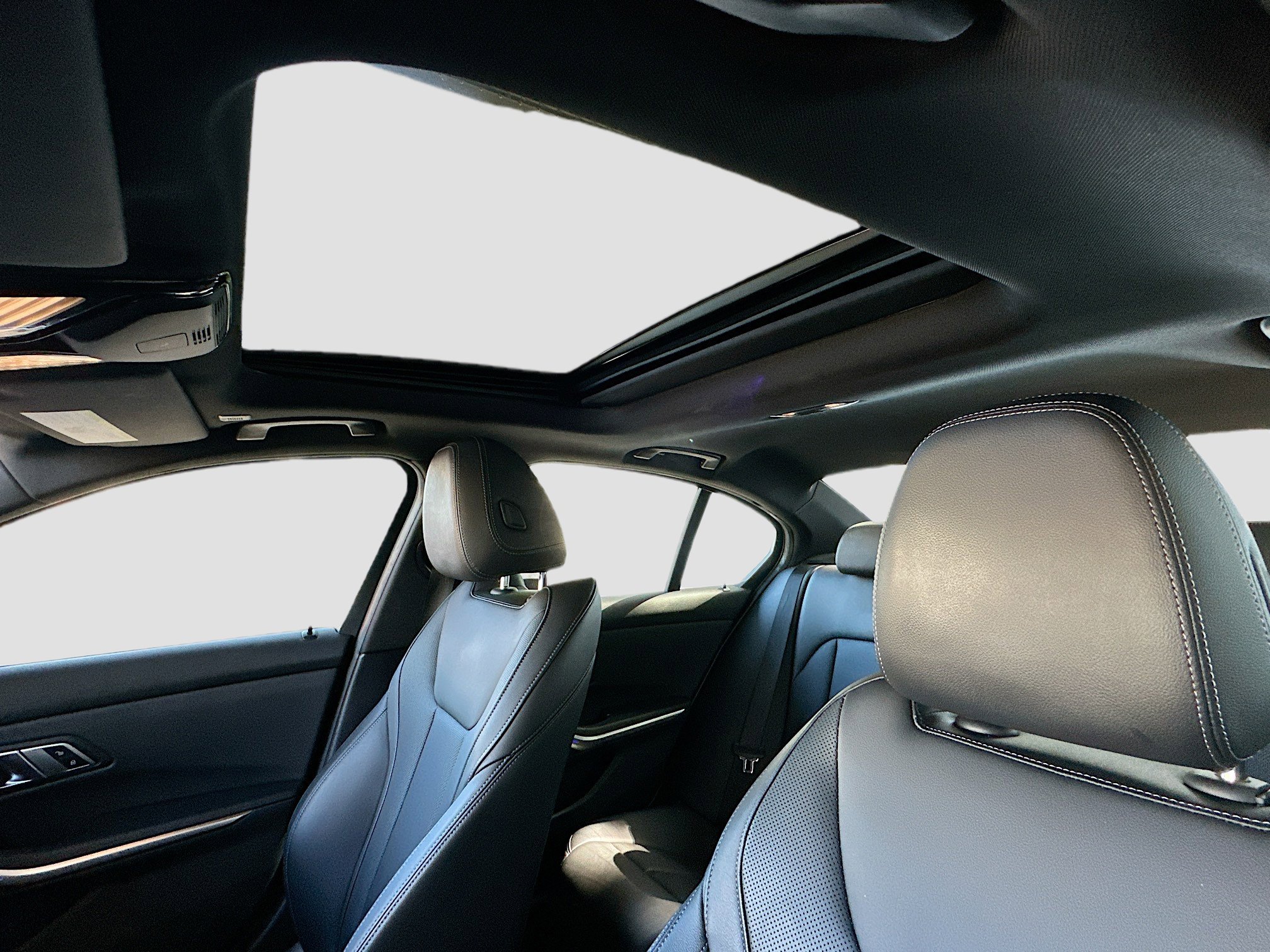 Used 2022 BMW 330i Sedan w/ Driving Assistance Package image 21