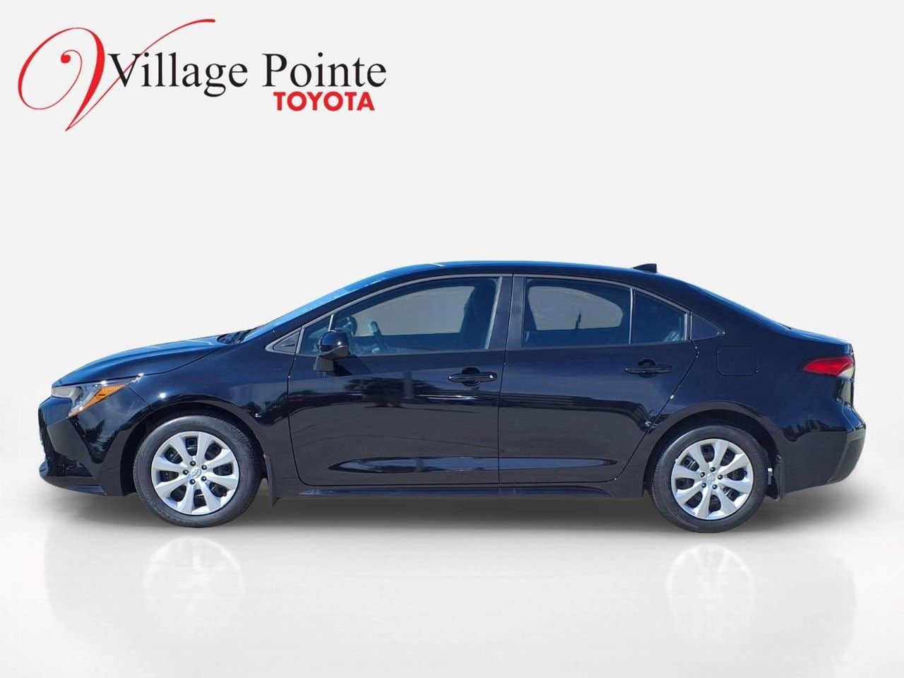 Used 2026 Toyota Corolla LE FWD image 2