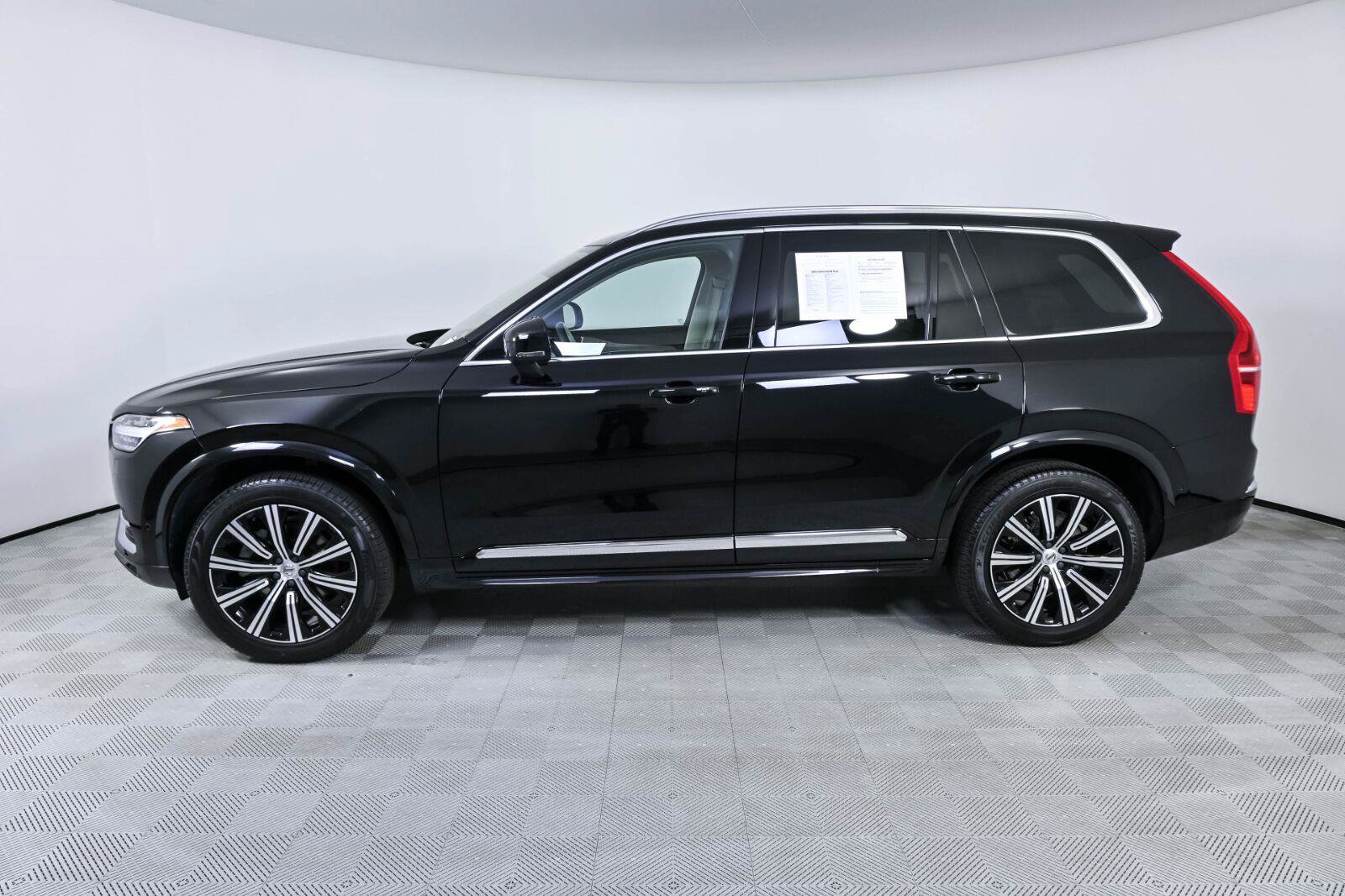 Certified 2023 Volvo XC90 B6 Plus AWD/4WD image 2