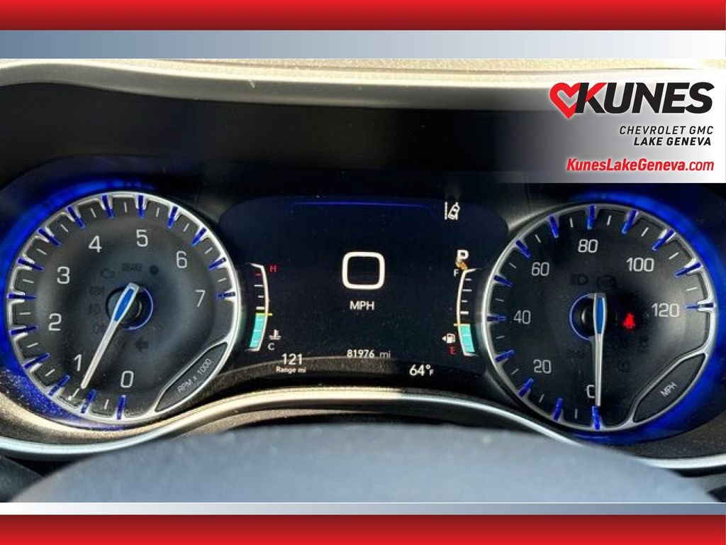 Used 2023 Chrysler Pacifica Touring-L FWD image 4