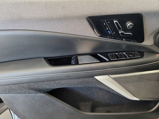 Certified 2025 Cadillac Optiq Sport 2 w/ LPO, Floor Liner Package AWD/4WD image 18
