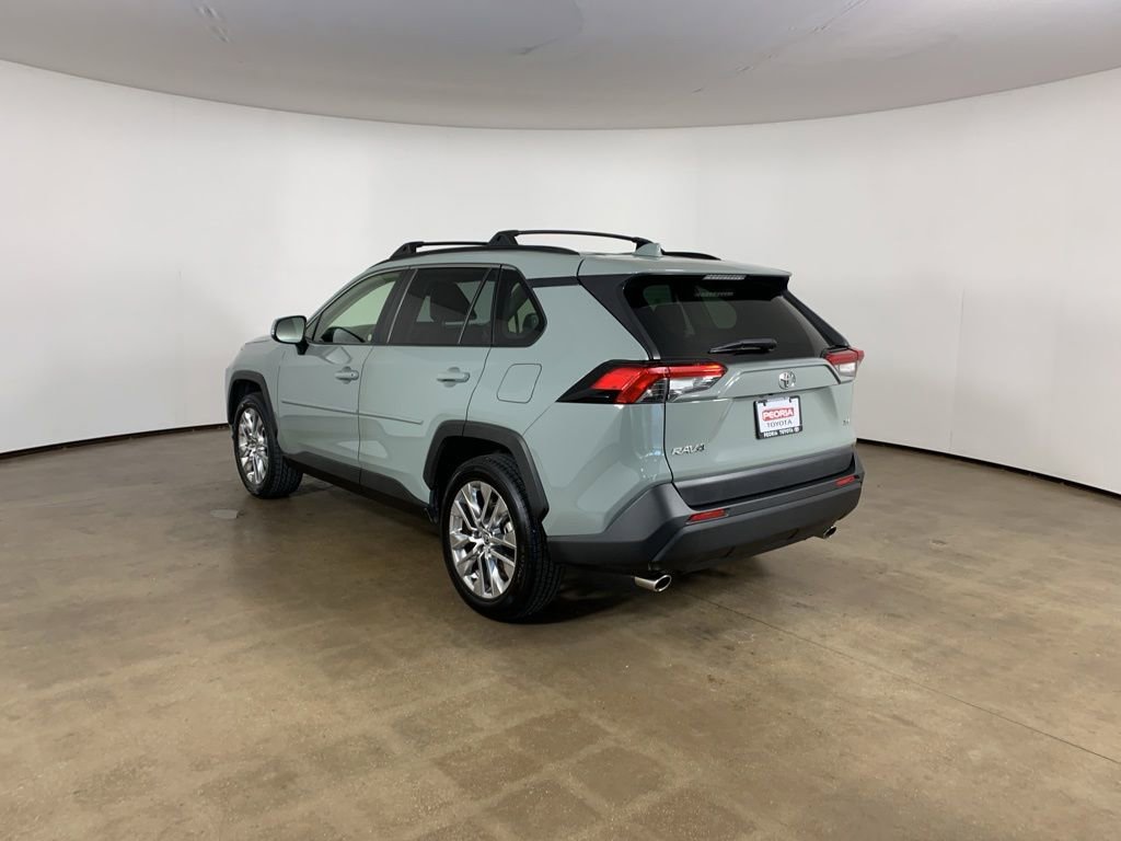 Used 2020 Toyota RAV4 XLE Premium FWD image 14