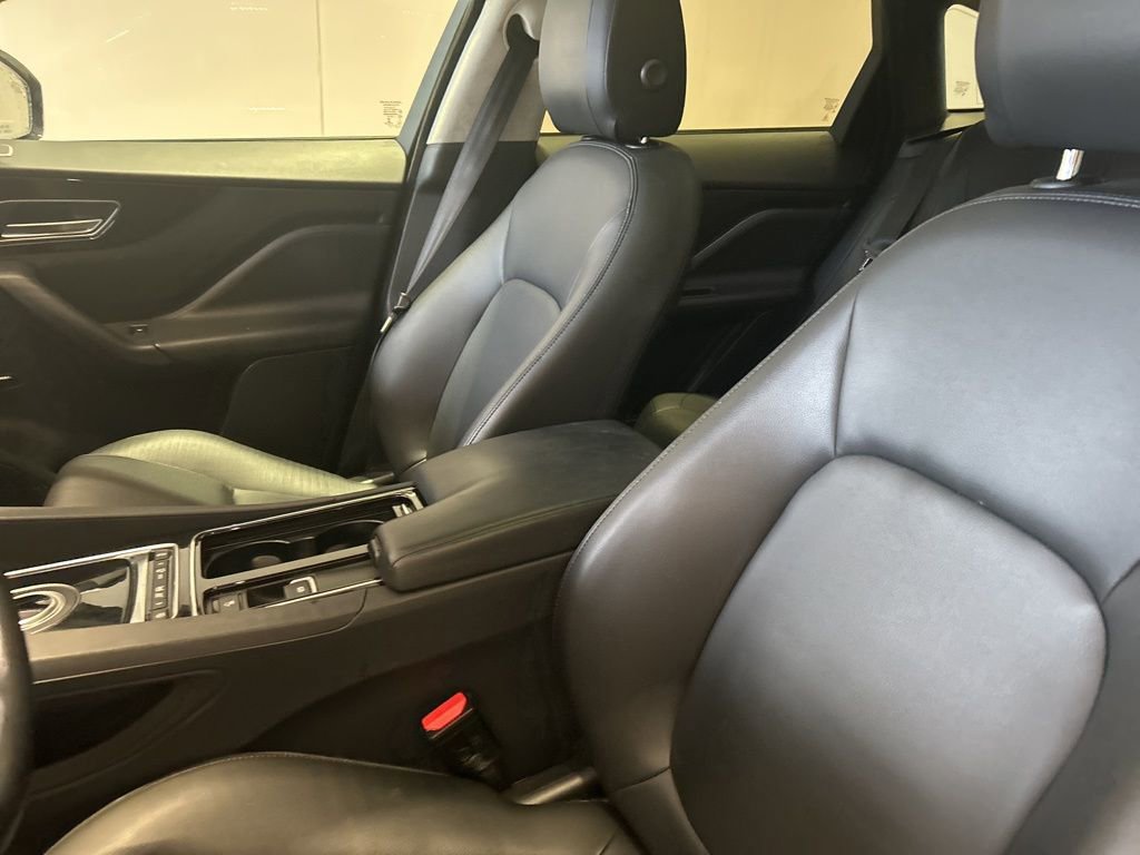 Used 2020 Jaguar F-PACE Premium image 7