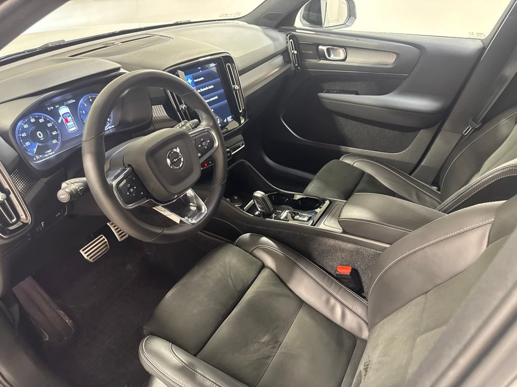 Used 2022 Volvo XC40 T5 R-Design w/ Climate Package AWD/4WD image 18