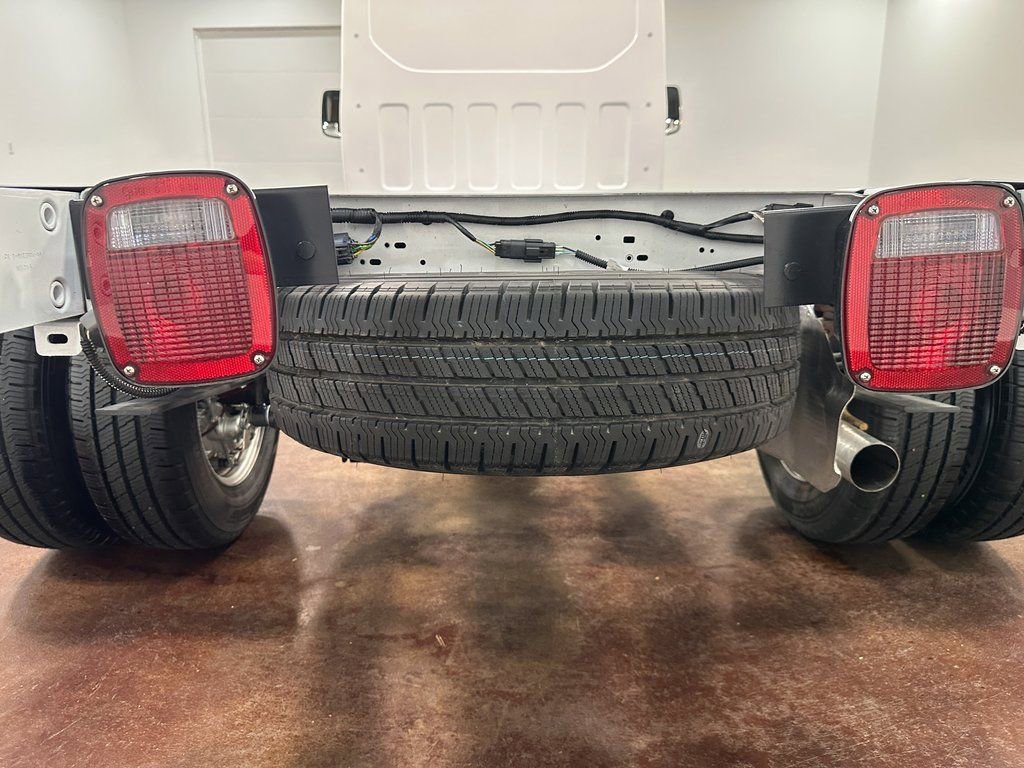 Used 2023 Ford Transit 350 DRW AWD image 96