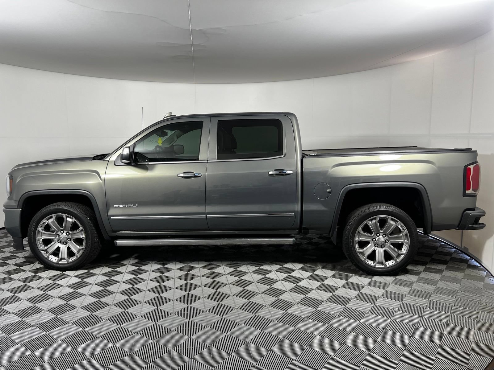 Used 2018 GMC Sierra 1500 Denali w/ Denali Ultimate Package AWD/4WD image 8