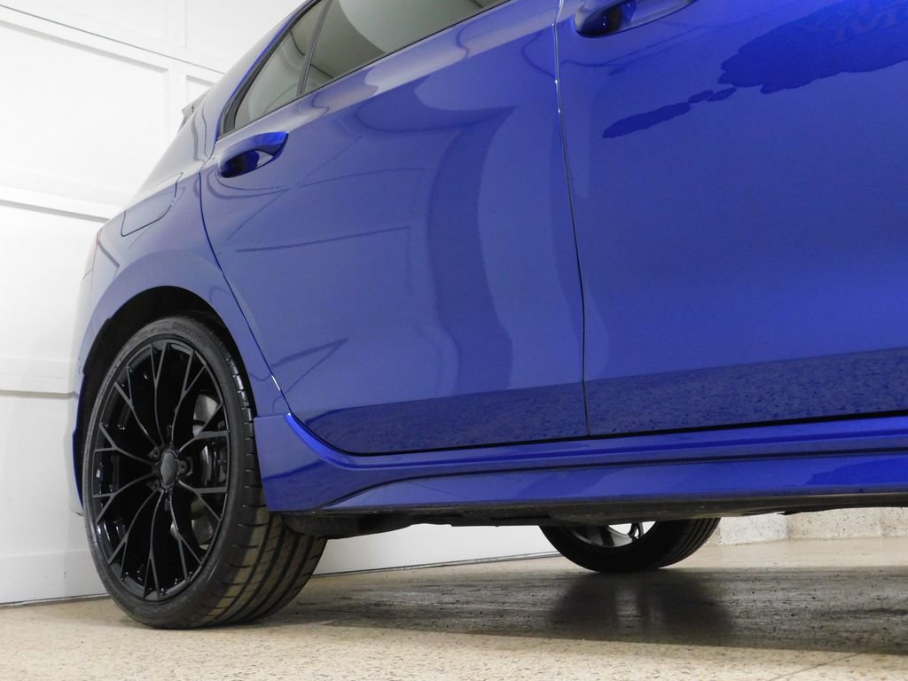 Used 2025 Volkswagen Golf R Black Edition image 10