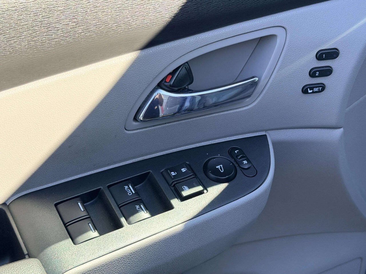 Used 2015 Honda Odyssey Touring Elite image 22