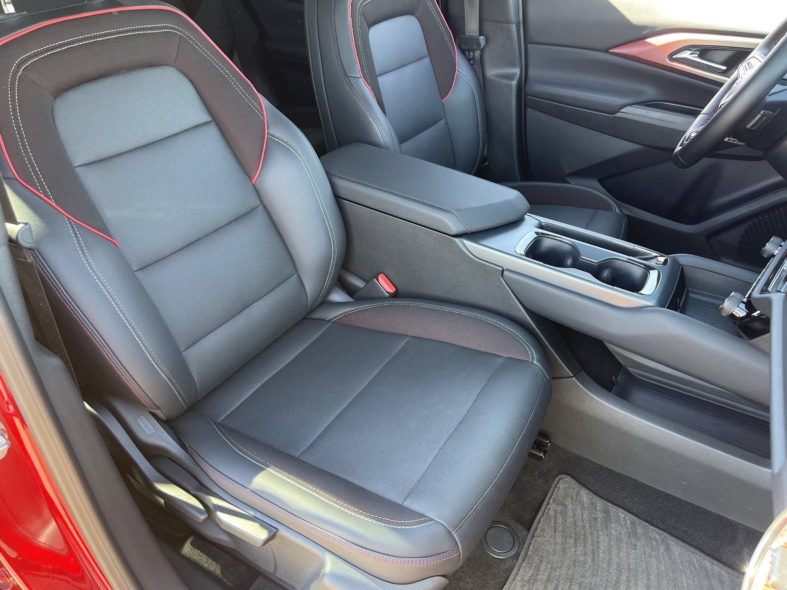 Certified 2024 Chevrolet Equinox EV RS FWD image 11
