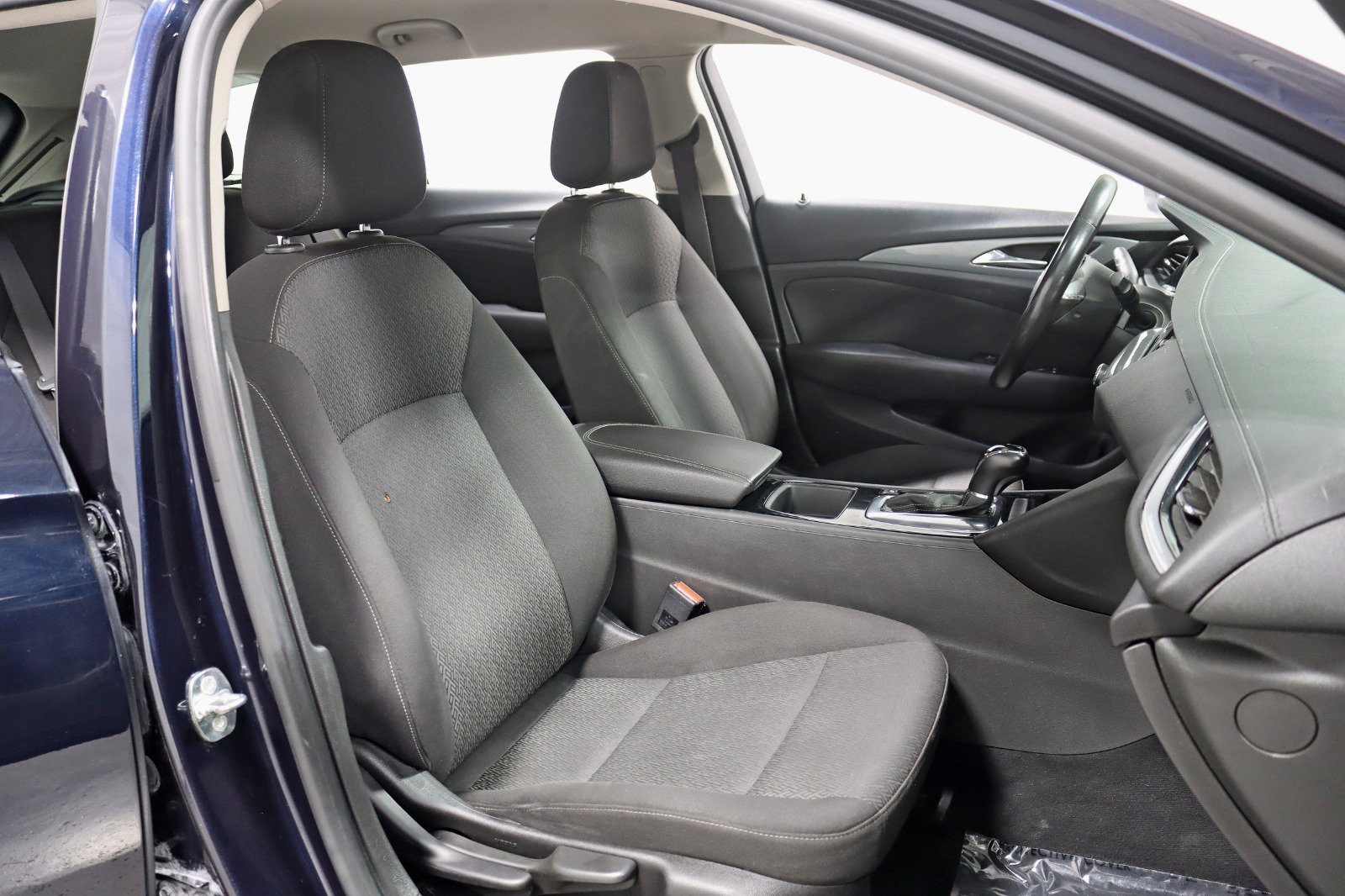 Used 2018 Buick Regal Preferred w/ Sights and Sounds Package AWD/4WD image 24