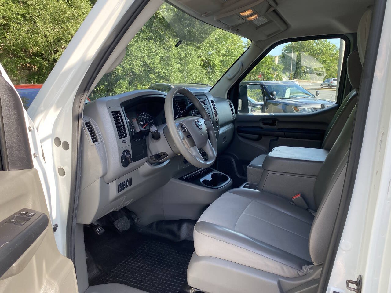 Used 2016 Nissan NV 2500 SV RWD image 10
