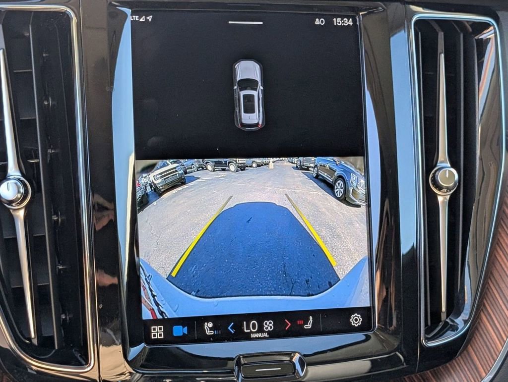 Used 2023 Volvo XC60 B6 Ultimate w/ Climate Package image 10