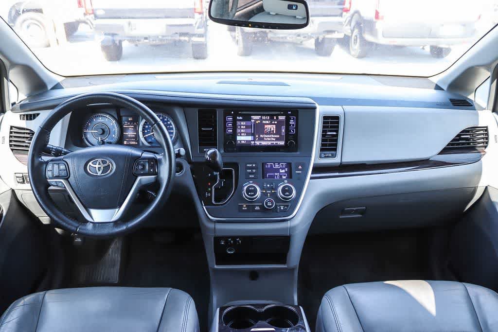Used 2015 Toyota Sienna XLE w/ XLE Navigation Package FWD image 12