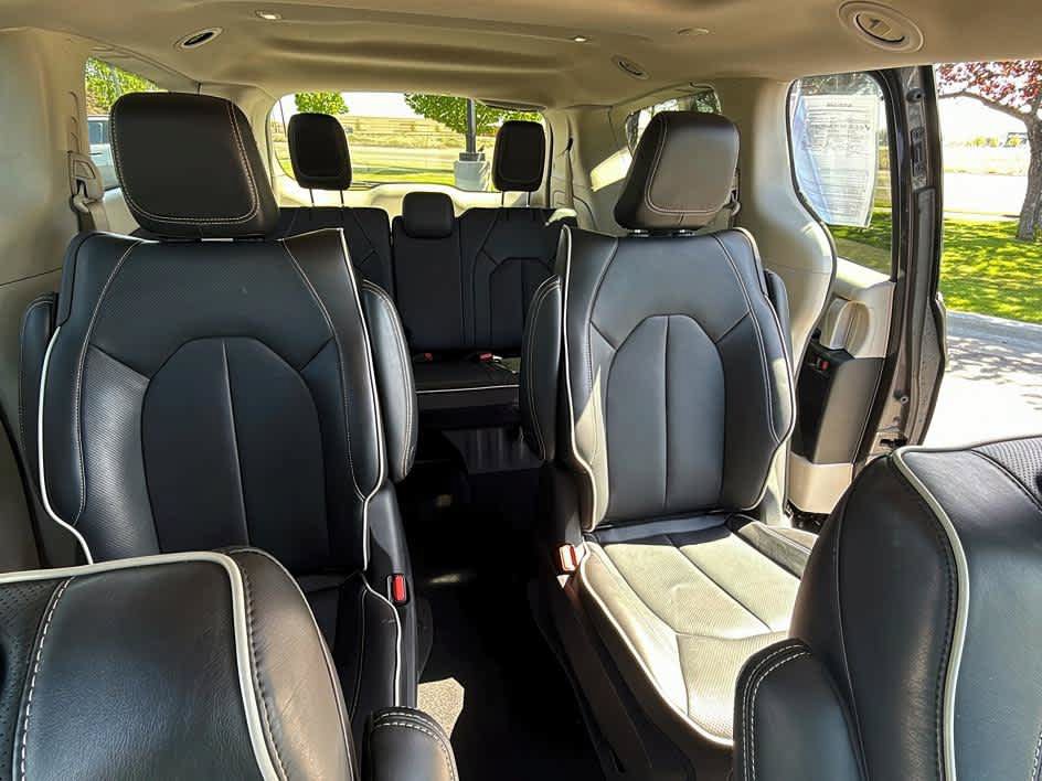 Used 2023 Chrysler Pacifica Limited FWD image 26