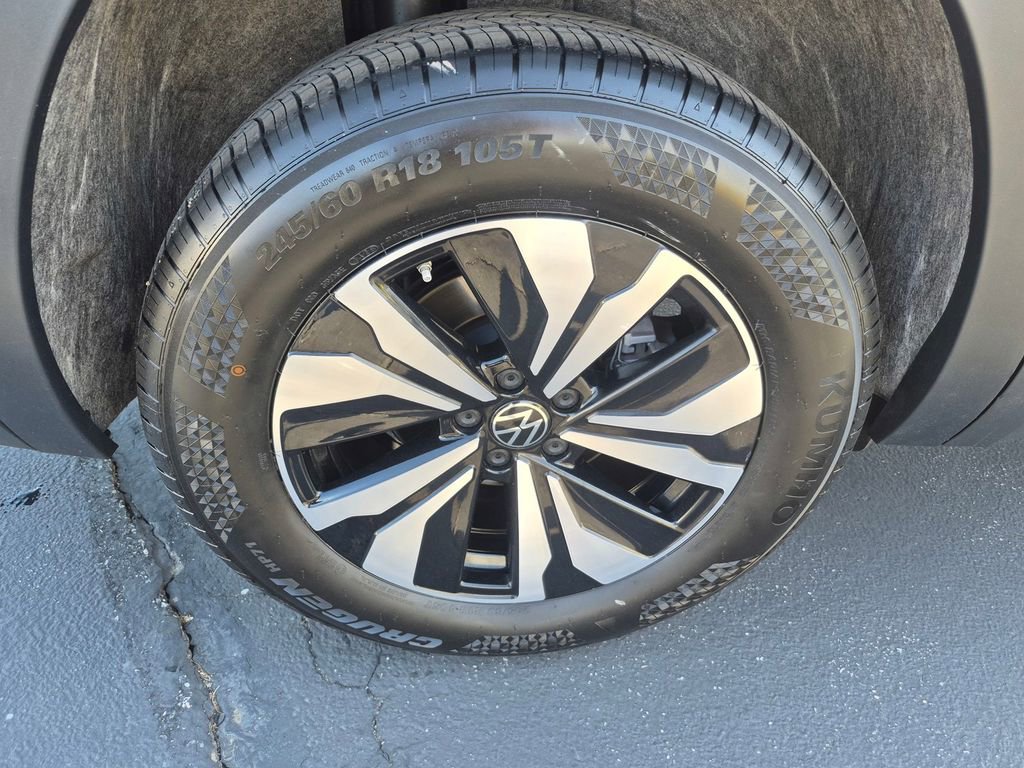 Used 2025 Volkswagen Atlas SE FWD image 8