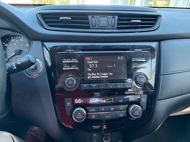 Used 2017 Nissan Rogue SV AWD/4WD image 30