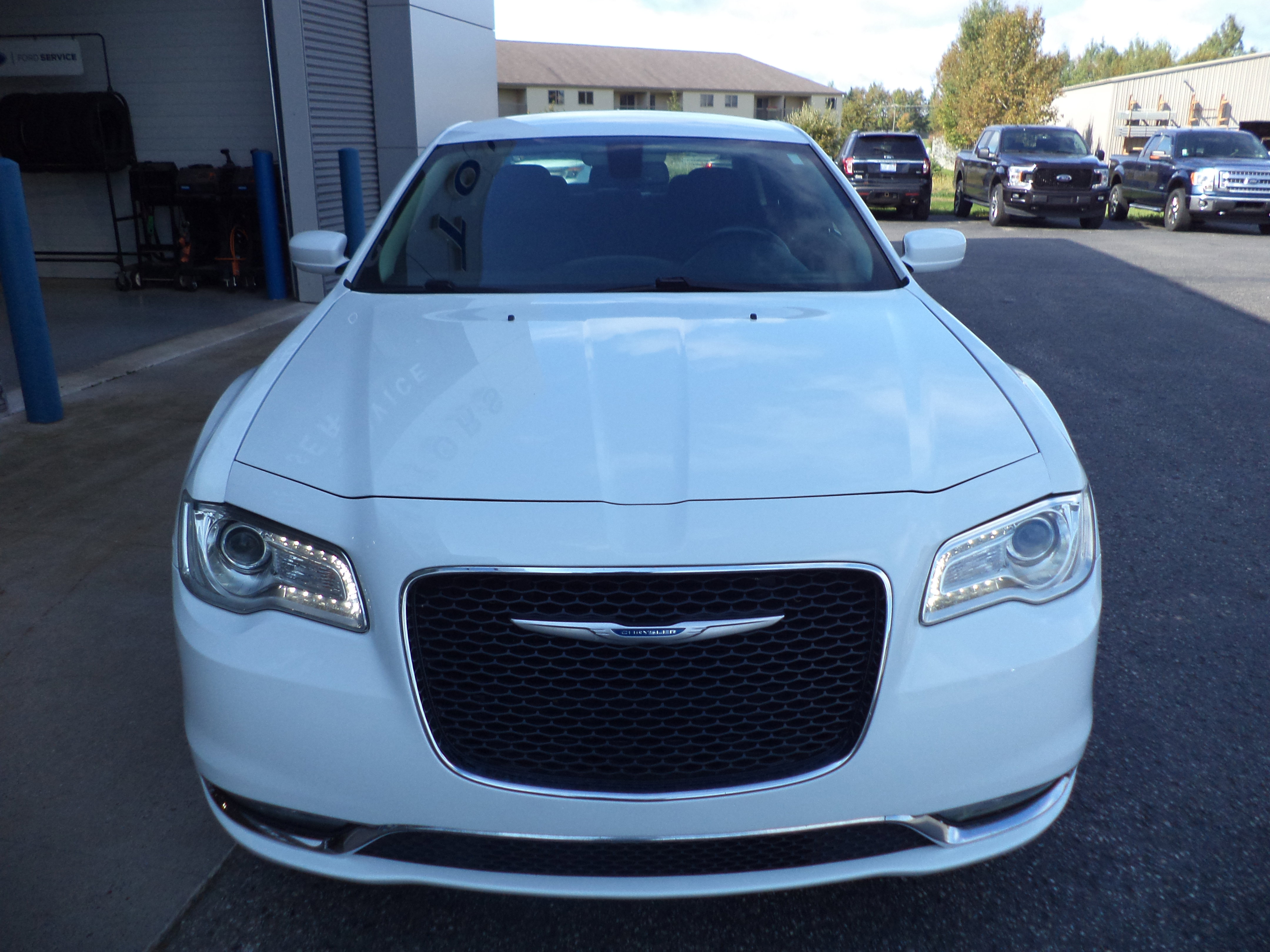 Used 2021 Chrysler 300 Touring w/ Driver Convenience Group image 10