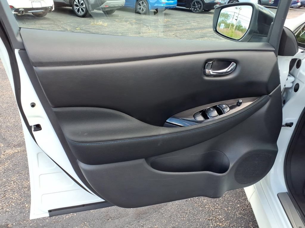 Certified 2025 Nissan Leaf SV Plus FWD image 16