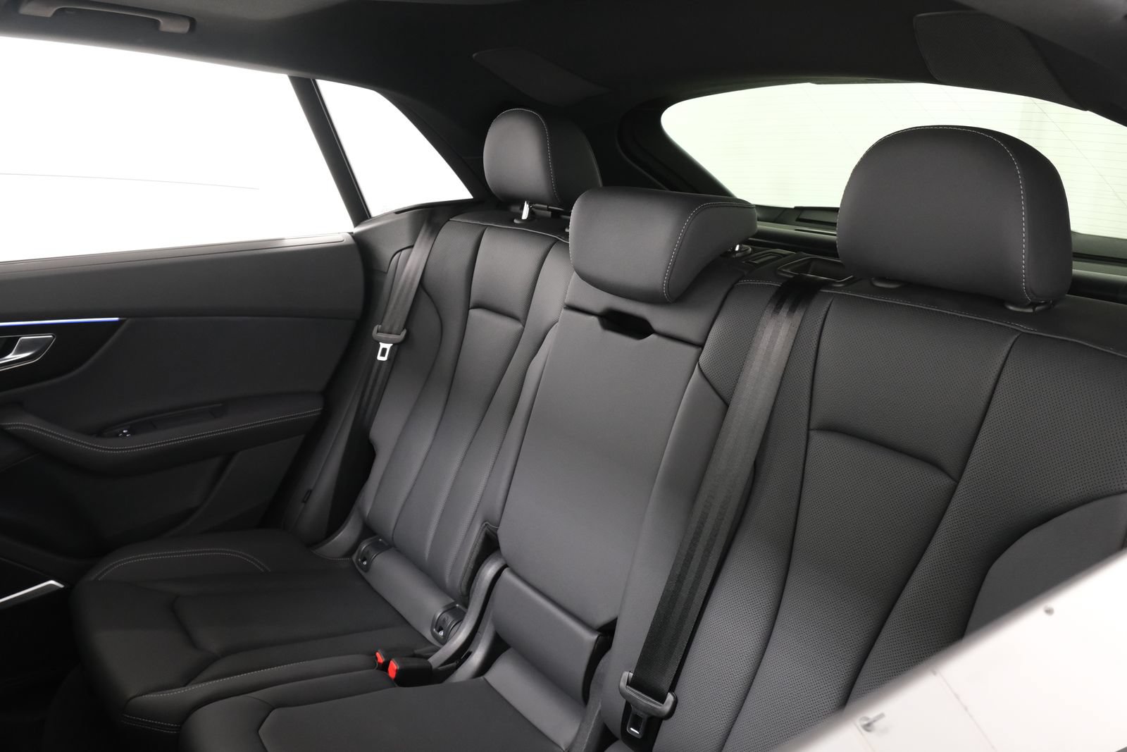 Used 2025 Audi Q8 Premium Plus AWD/4WD image 32