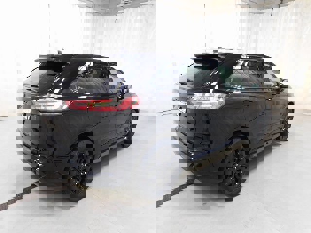 Used 2024 Ford Edge SE w/ Black Appearance Package image 17